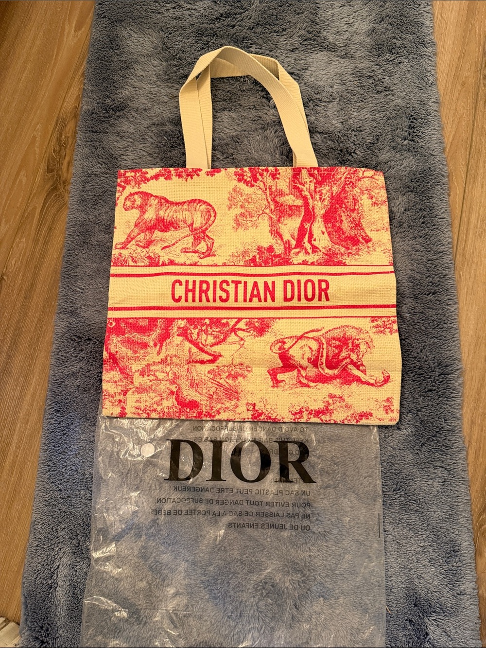 CHRISTIAN DIOR NEW IN PKG! Red & Cream straw tote bag, never used! Stunning